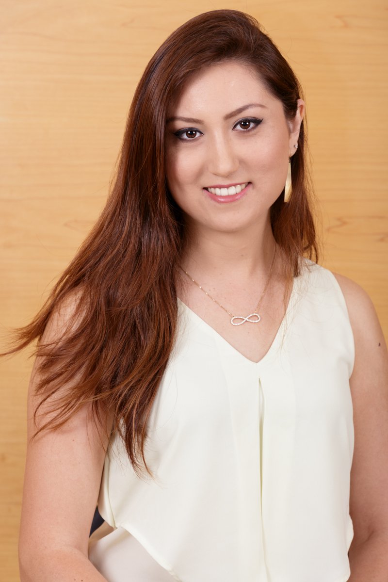 Elina headshot